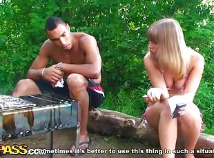 Student sex friends on a picnic