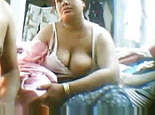 Fat Indian mature lady having sex in homemade video