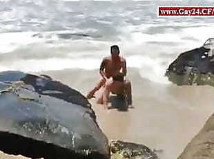 A gay couple decided to fuck in the rough sea