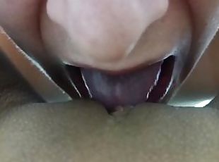 teen POV comida de coño jugoso acaba en orgasmo intenso en su boca