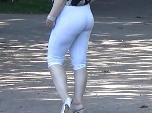 Ass in Leggigs in public