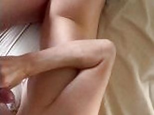 I use my girlfriend's small tits and mouth to cum on her Flat chest